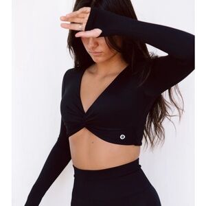 Astoria Activewear LIVE LUXE Front Crossed Sleeve Crop - Black